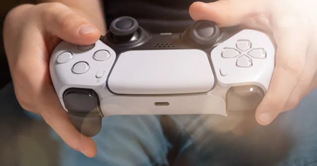 Czy pad z PS5 pasuje do PS4? Oto, co musisz wiedzieć o kompatybilności Czy pad z PS5 pasuje do PS4? Oto, co musisz wiedzieć o kompatybilności